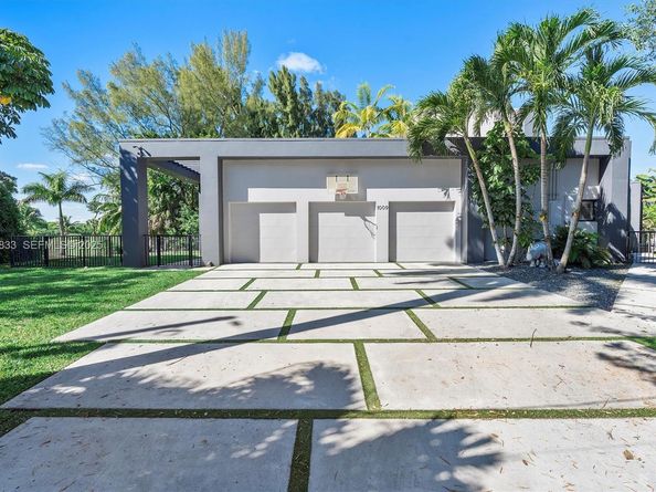 1009 NE 104th St, Miami Shores FL 33138