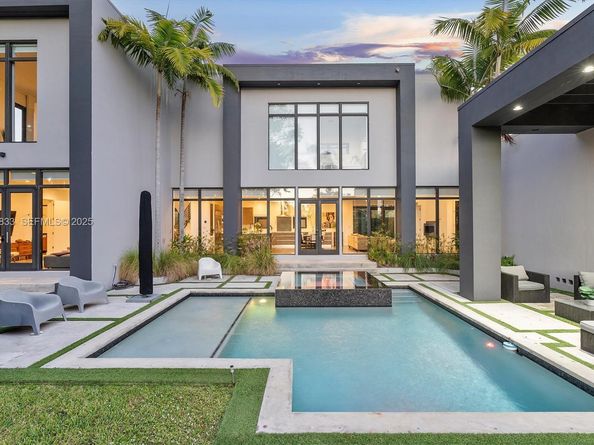 1009 NE 104th St, Miami Shores FL 33138