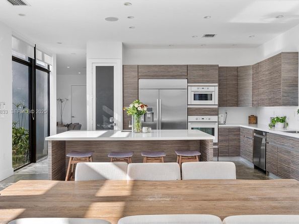 1009 NE 104th St, Miami Shores FL 33138