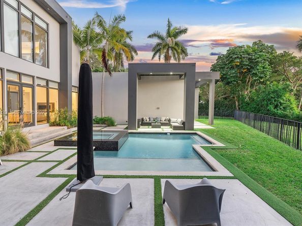 1009 NE 104th St, Miami Shores FL 33138