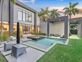 1009 NE 104th St, Miami Shores FL 33138