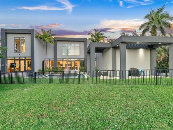 1009 NE 104th St, Miami Shores FL 33138