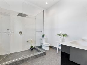 1009 NE 104th St, Miami Shores FL 33138