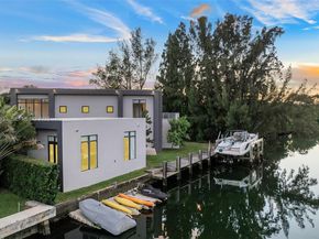 1009 NE 104th St, Miami Shores FL 33138