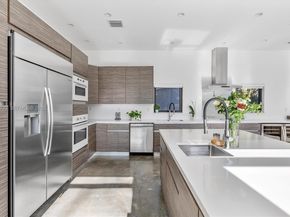 1009 NE 104th St, Miami Shores FL 33138