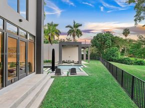 1009 NE 104th St, Miami Shores FL 33138