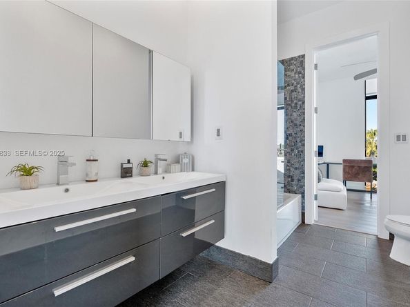 1009 NE 104th St, Miami Shores FL 33138