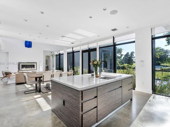 1009 NE 104th St, Miami Shores FL 33138