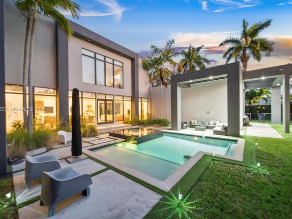 1009 NE 104th St, Miami Shores FL 33138