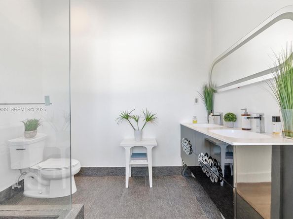 1009 NE 104th St, Miami Shores FL 33138