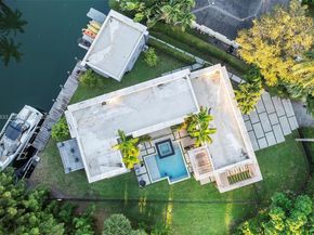 1009 NE 104th St, Miami Shores FL 33138