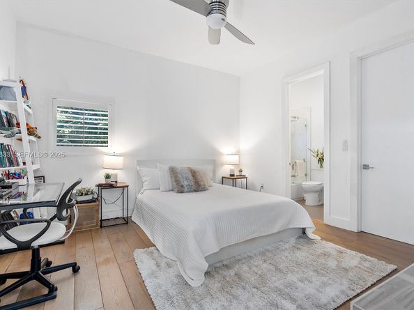 1009 NE 104th St, Miami Shores FL 33138