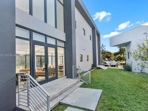 1009 NE 104th St, Miami Shores FL 33138