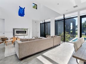 1009 NE 104th St, Miami Shores FL 33138