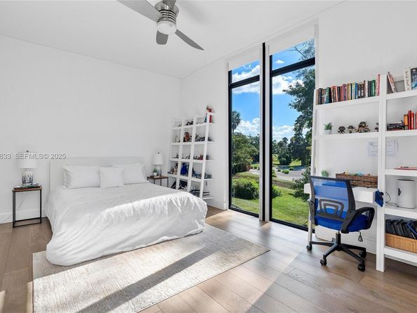 1009 NE 104th St, Miami Shores FL 33138