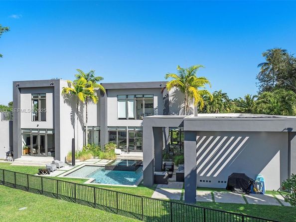 1009 NE 104th St, Miami Shores FL 33138