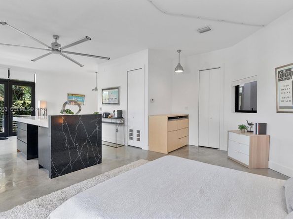 1009 NE 104th St, Miami Shores FL 33138