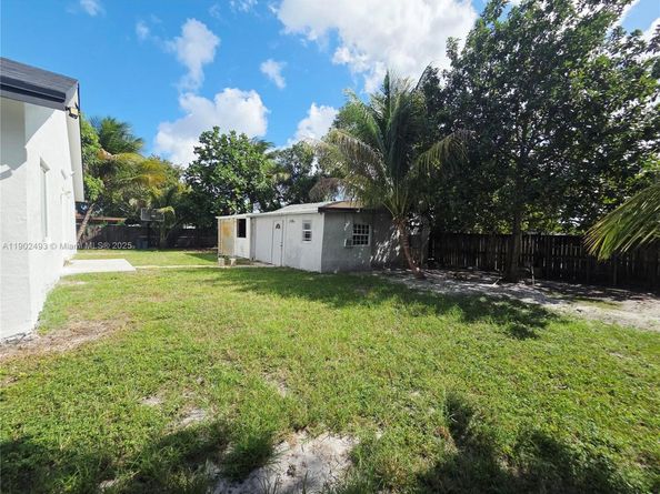 4490 SW 19th St, West Park FL 33023
