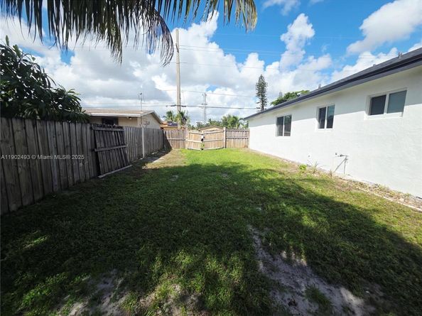 4490 SW 19th St, West Park FL 33023