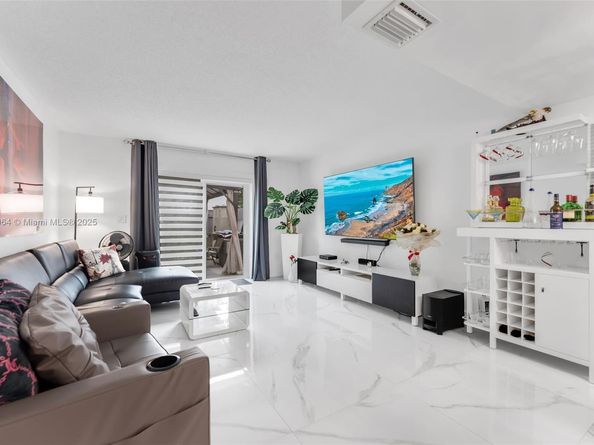 8109 SW 151st Ave 313, Miami FL 33193