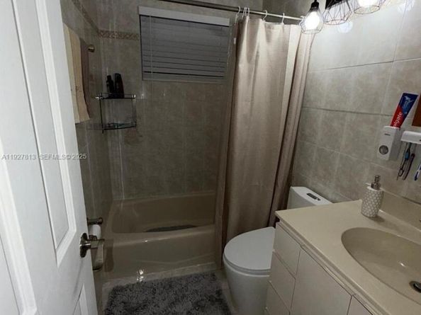 100 NE 171st Ter, Miami FL 33162