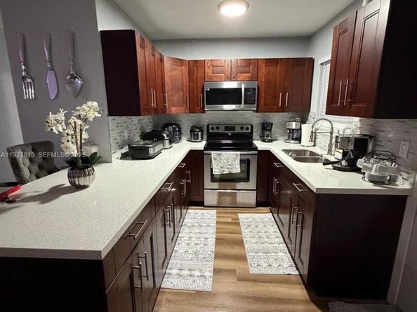 100 NE 171st Ter, Miami FL 33162