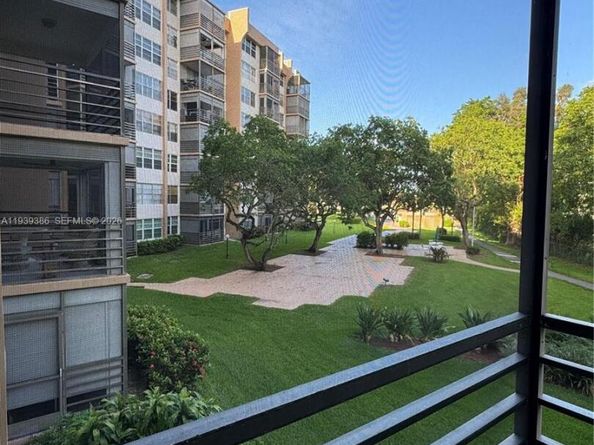 1100 Saint Charles Pl 203, Pembroke Pines FL 33026