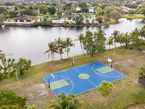 6502 SW 114th Ave, Miami FL 33173
