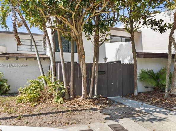 6502 SW 114th Ave, Miami FL 33173