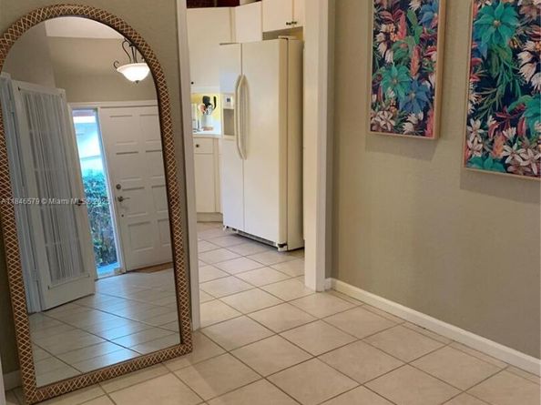 231 W Canterbury Dr W, Palm Beach Gardens FL 33418