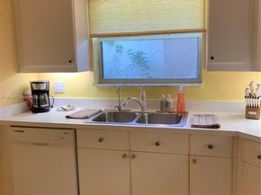 231 W Canterbury Dr W, Palm Beach Gardens FL 33418