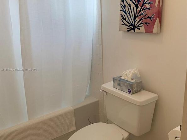 231 W Canterbury Dr W, Palm Beach Gardens FL 33418
