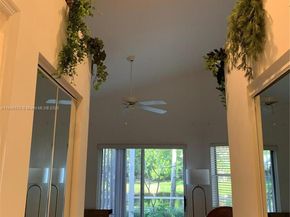 231 W Canterbury Dr W, Palm Beach Gardens FL 33418