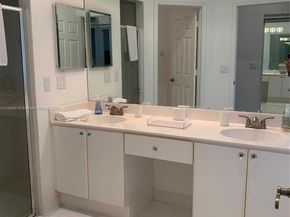 231 W Canterbury Dr W, Palm Beach Gardens FL 33418