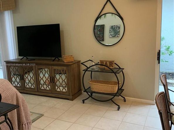 231 W Canterbury Dr W, Palm Beach Gardens FL 33418