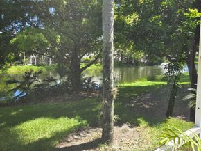 231 W Canterbury Dr W, Palm Beach Gardens FL 33418