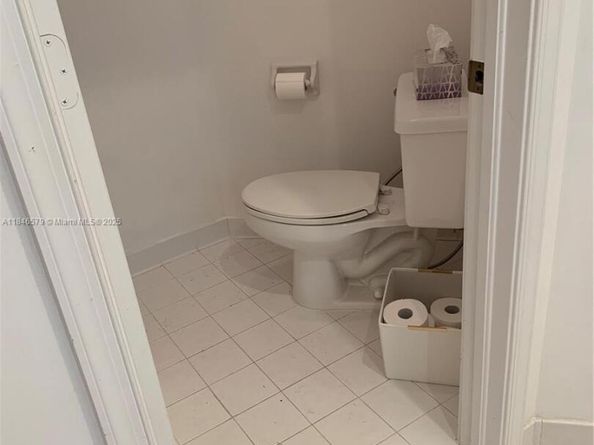 231 W Canterbury Dr W, Palm Beach Gardens FL 33418