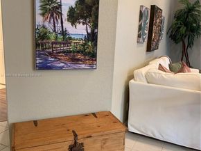 231 W Canterbury Dr W, Palm Beach Gardens FL 33418