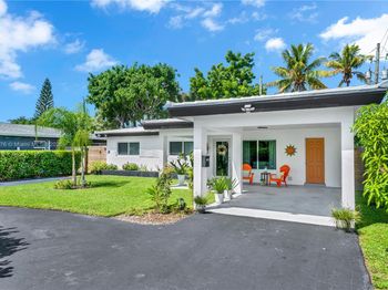 3083 NE 5th Ter