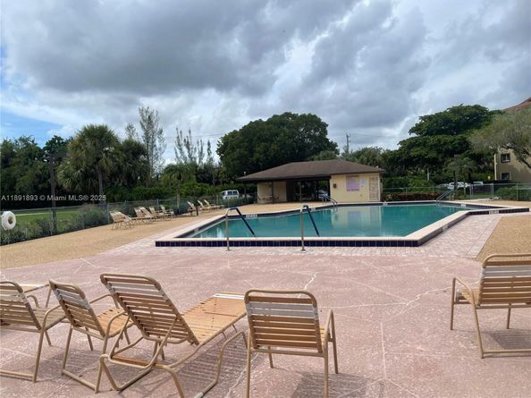 800 SW 142nd Ave 104N, Pembroke Pines FL 33027