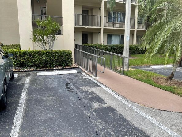 800 SW 142nd Ave 104N, Pembroke Pines FL 33027