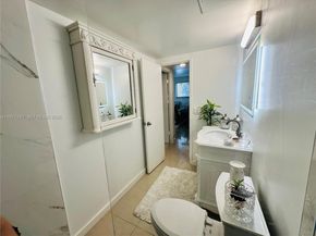 301 Golden Isles Dr 114, Hallandale Beach FL 33009