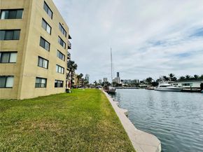 301 Golden Isles Dr 114, Hallandale Beach FL 33009