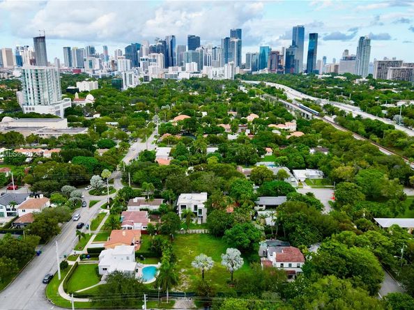 135 SW 29th Rd, Miami FL 33129