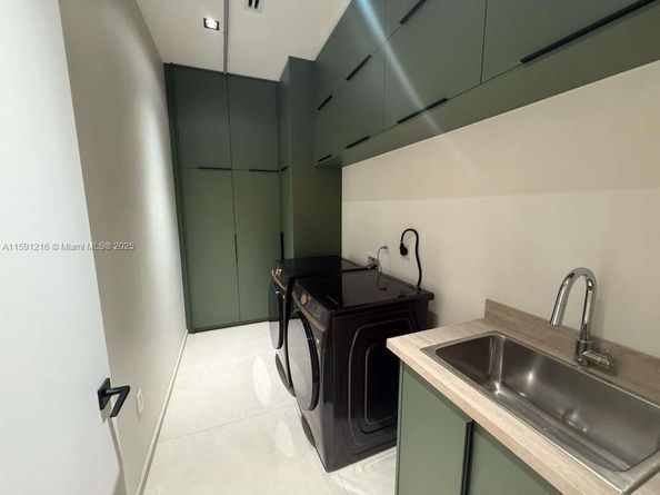 135 SW 29th Rd, Miami FL 33129