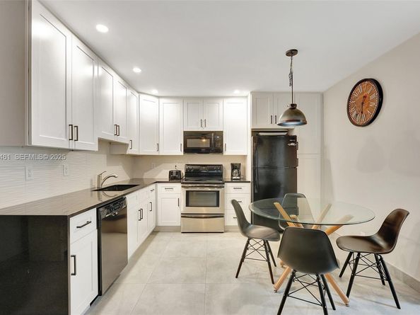 221 SE 9th Ave 102, Pompano Beach FL 33060