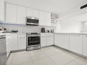 879 NE 195th St 228, Miami FL 33179
