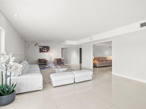 879 NE 195th St 228, Miami FL 33179