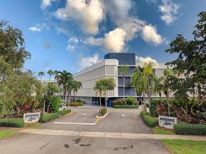 879 NE 195th St 228, Miami FL 33179