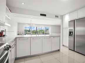 879 NE 195th St 228, Miami FL 33179